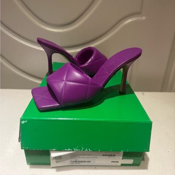 Brand New Bottega Veneta Women's Purple Slide Sandals - Picture 2 of 4